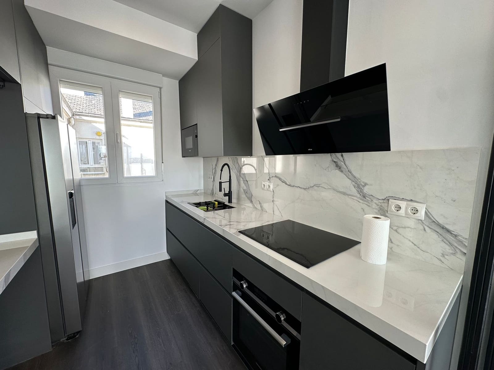 4 soveværelse Lejlighed til leje i Madrid by - € 4.100 (Ref: 9582487)