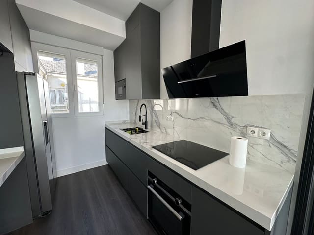 4 soveværelse Lejlighed til leje i Niño Jesús, Madrid by - € 4.100 (Ref: 9582487)