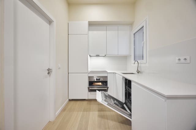 1 quarto Apartamento para arrendar em Embajadores, Madrid cidade - 1 030 € (Ref: 9582488)