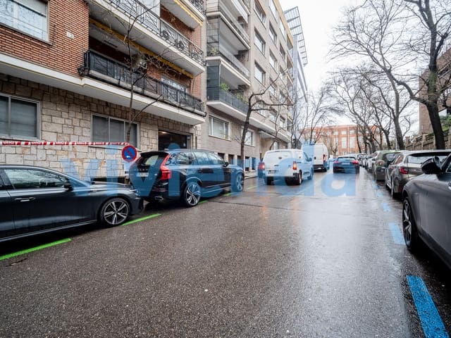 Garage til salg i El Viso, Madrid by - € 78.000 (Ref: 9590879)