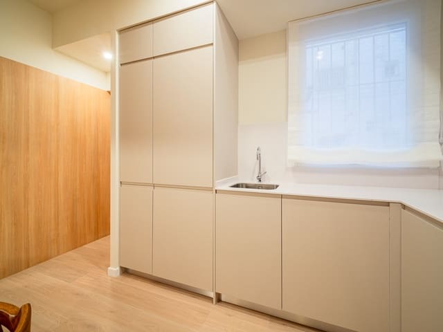 3 sovrum Lägenhet att hyra i Hispanoamérica, Madrid stad - 2 350 € (Ref: 9607884)