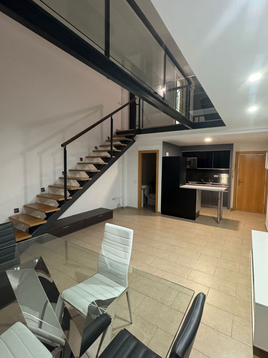 1 soverom Loft til leie i Madrid by med garasje - € 1 250 (Ref: 9627371)