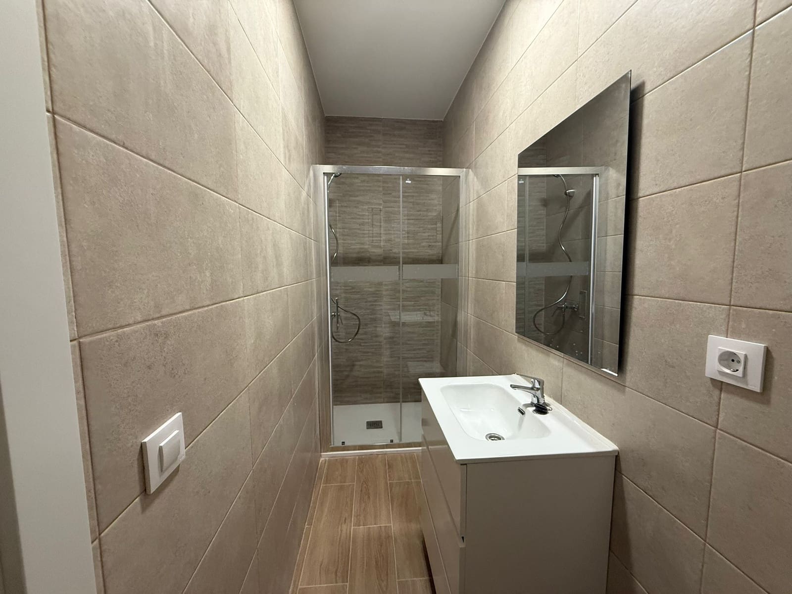 Appartement de 2 chambres à louer à Madrid ville - 1 100 € (Ref: 9634111)