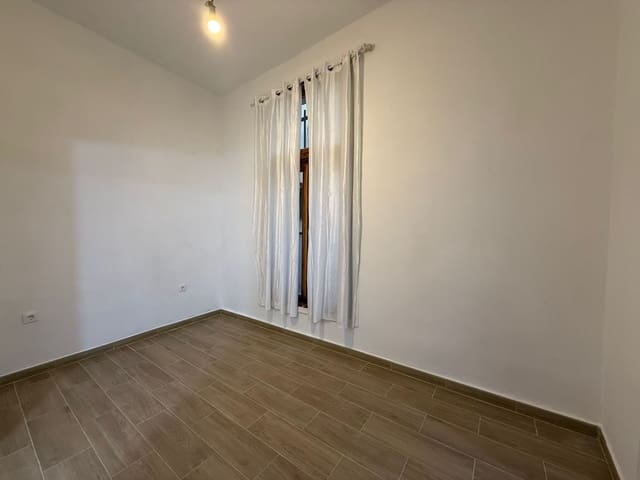 Appartement de 2 chambres à louer à Palacio, Madrid ville - 1 100 € (Ref: 9634111)