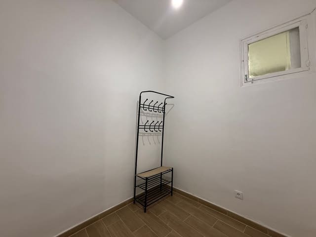 Appartement de 2 chambres à louer à Palacio, Madrid ville - 1 100 € (Ref: 9634111)