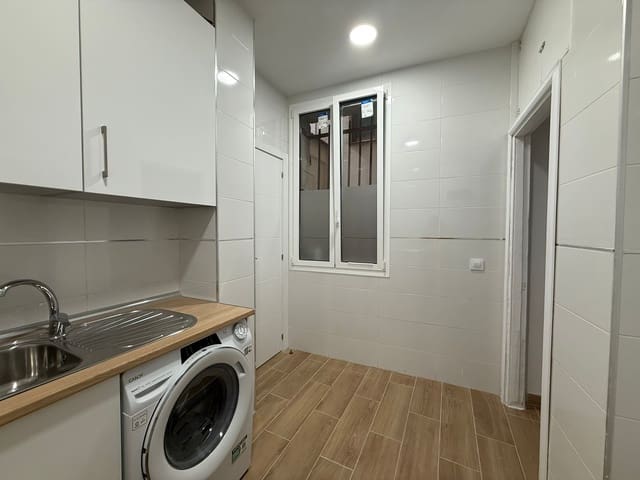 Appartement de 2 chambres à louer à Palacio, Madrid ville - 1 100 € (Ref: 9634111)