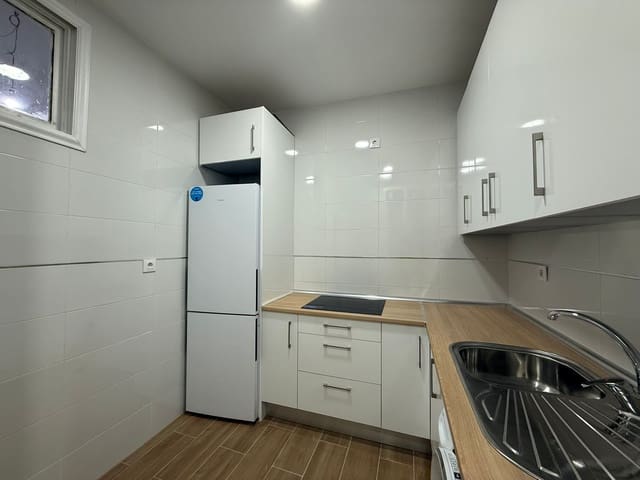 Appartement de 2 chambres à louer à Palacio, Madrid ville - 1 100 € (Ref: 9634111)