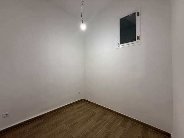 Appartement de 2 chambres à louer à Palacio, Madrid ville - 1 100 € (Ref: 9634111)