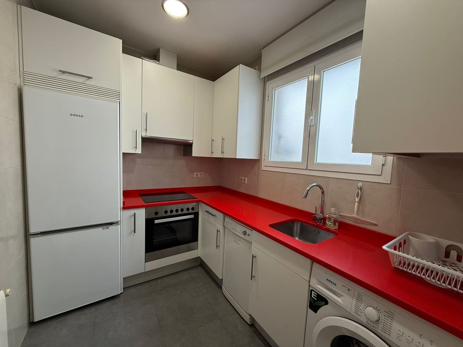 3 slaapkamer Flat te huur in Madrid stad - € 2.100 (Ref: 9637269)