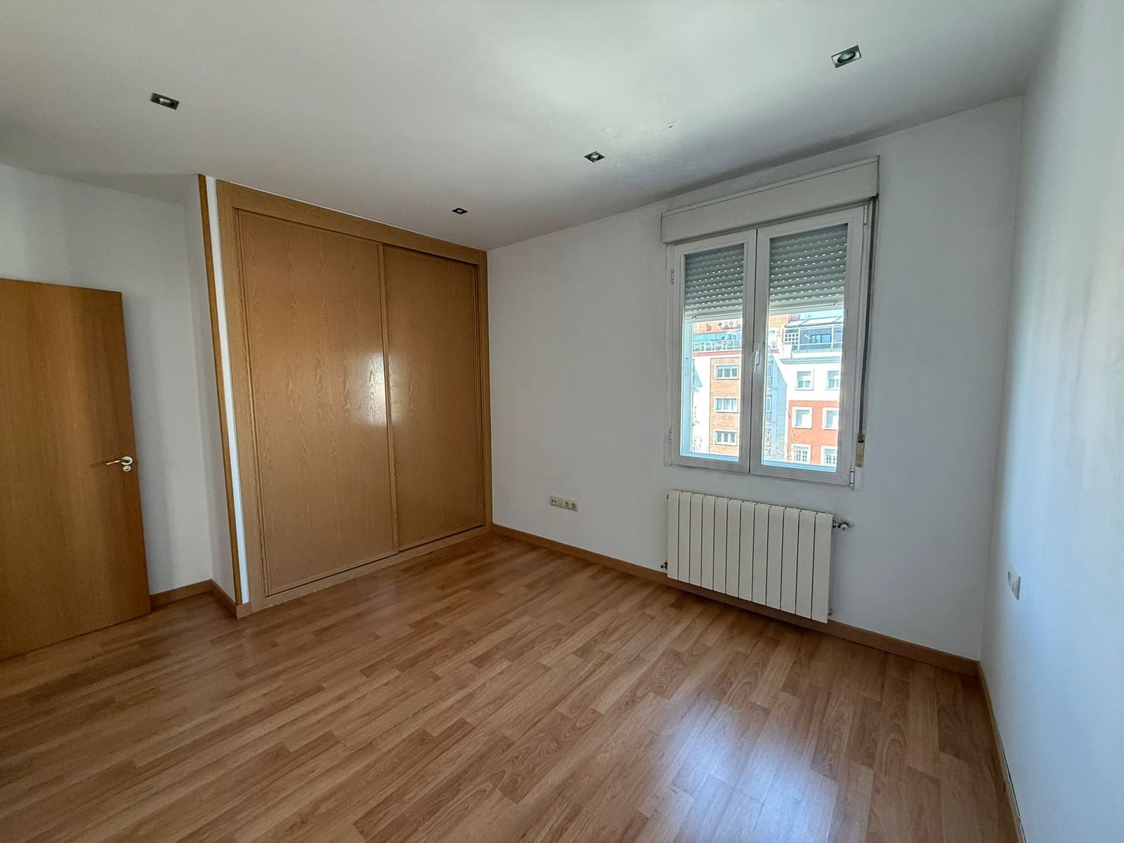 3 slaapkamer Flat te huur in Madrid stad - € 2.100 (Ref: 9637269)