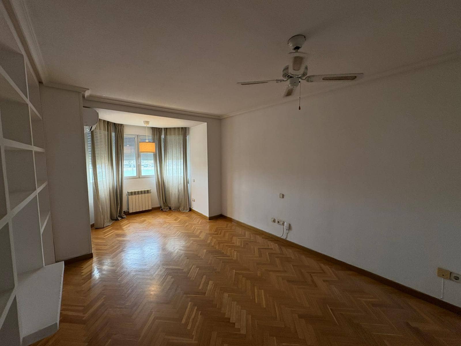 2 makuuhuone Asunto vuokrattavana paikassa Madrid kaupunki mukana uima-altaan 
autotalli - 1 500 € (Ref: 9647899)