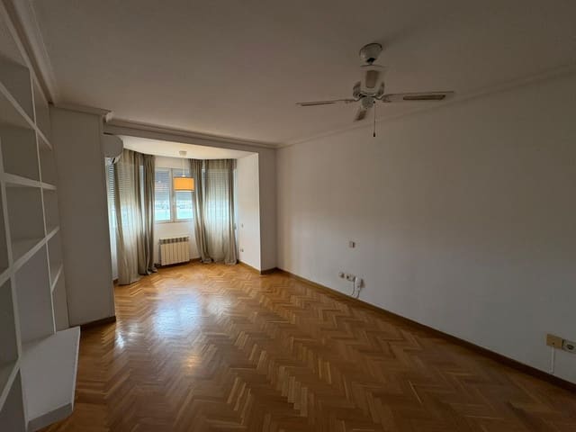 2 makuuhuone Asunto vuokrattavana paikassa Valverde, Madrid kaupunki mukana uima-altaan 
autotalli - 1 500 € (Ref: 9647899)