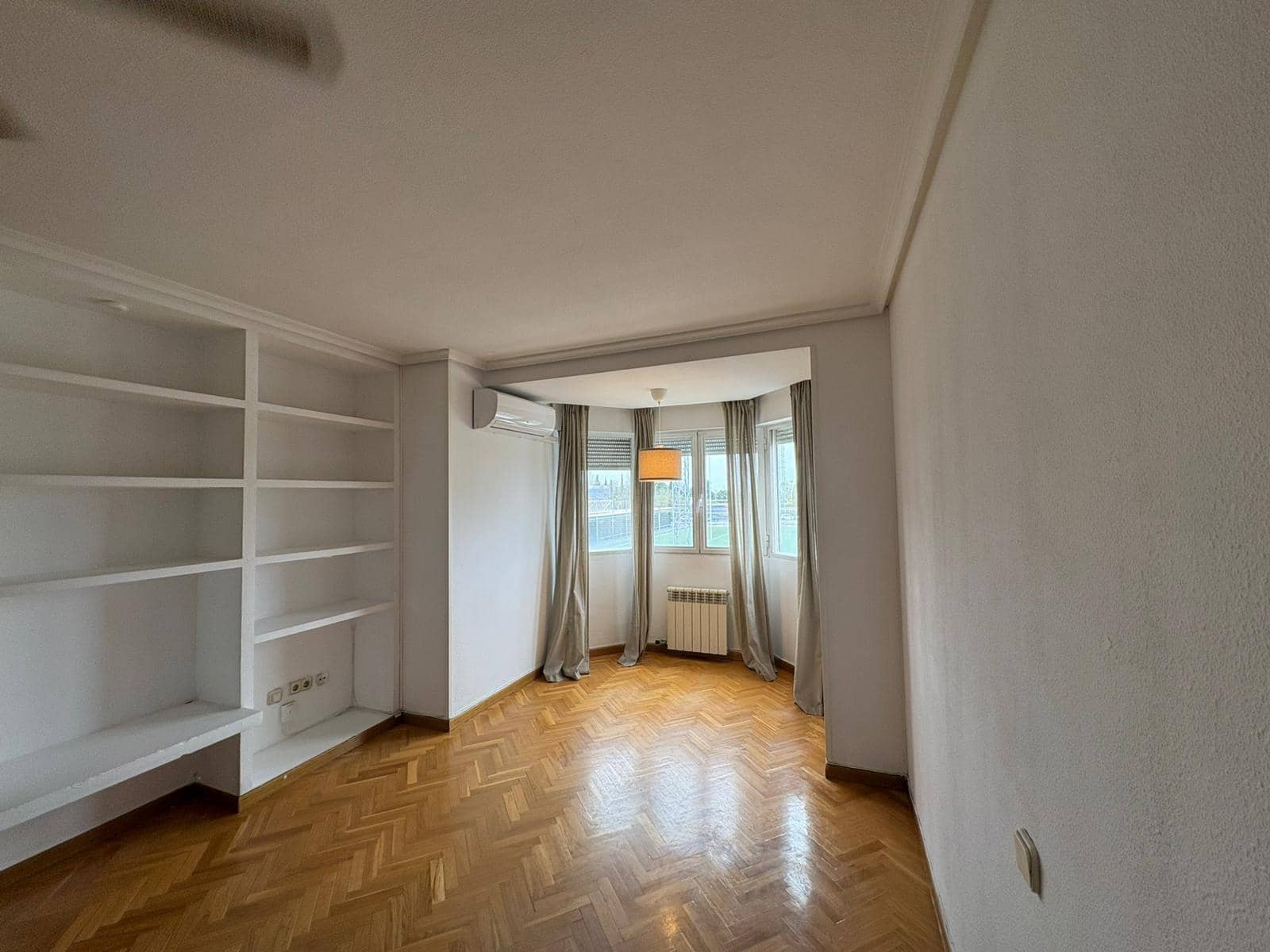 2 makuuhuone Asunto vuokrattavana paikassa Madrid kaupunki mukana uima-altaan 
autotalli - 1 500 € (Ref: 9647899)