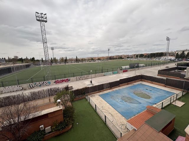 2 makuuhuone Asunto vuokrattavana paikassa Valverde, Madrid kaupunki mukana uima-altaan 
autotalli - 1 500 € (Ref: 9647899)