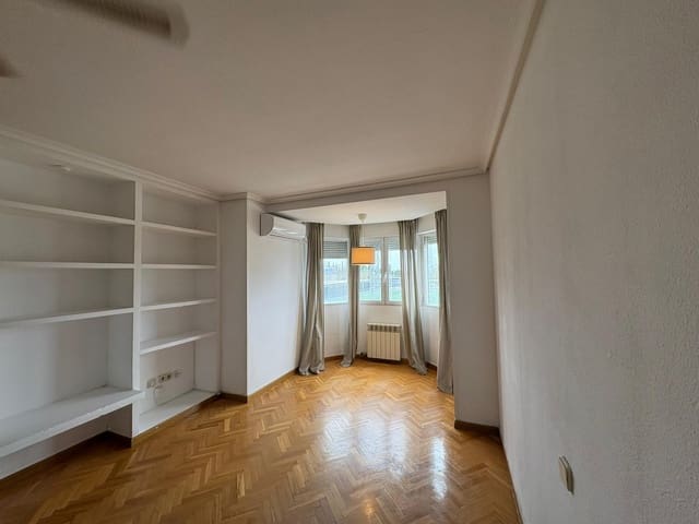 2 makuuhuone Asunto vuokrattavana paikassa Valverde, Madrid kaupunki mukana uima-altaan 
autotalli - 1 500 € (Ref: 9647899)