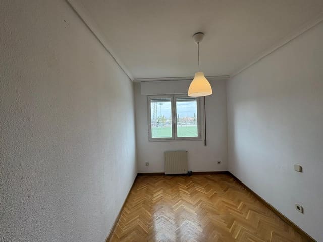 2 makuuhuone Asunto vuokrattavana paikassa Valverde, Madrid kaupunki mukana uima-altaan 
autotalli - 1 500 € (Ref: 9647899)