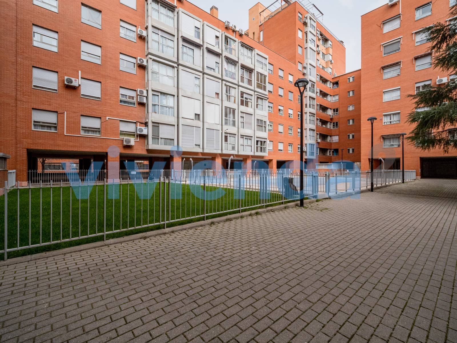 3 bedroom Flat for sale in Madrid city with pool garage - € 439,000 (Ref: 9651574)