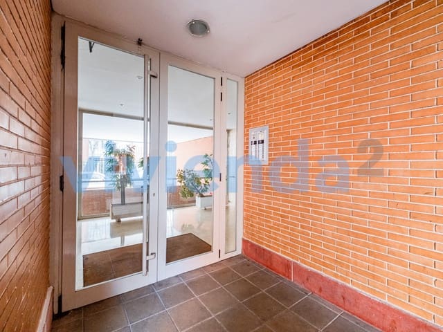 Piso de 3 habitaciones en Orcasur, Madrid ciudad en venta con piscina garaje - 439.000 € (Ref: 9651574)