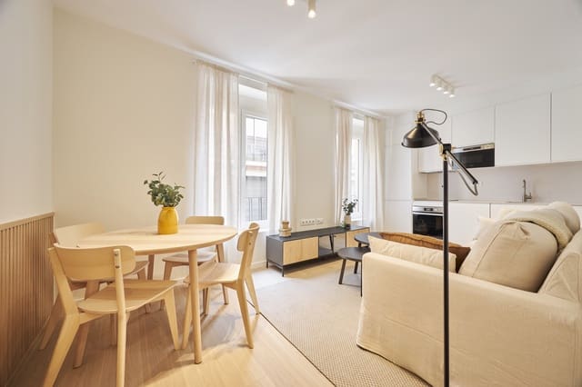 3 soveværelse Lejlighed til leje i Embajadores, Madrid by - € 1.795 (Ref: 9666164)