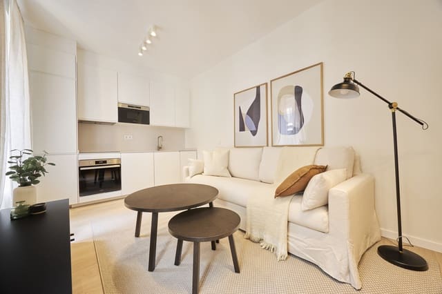 3 soveværelse Lejlighed til leje i Embajadores, Madrid by - € 1.795 (Ref: 9666164)