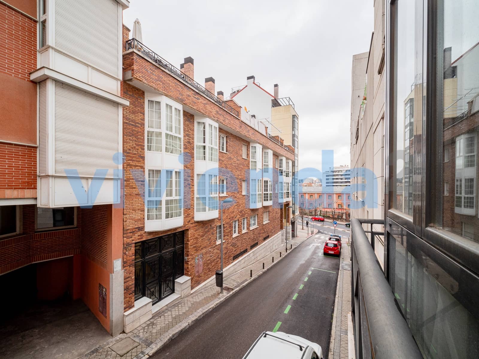 Apartamento para arrendar em Madrid cidade com garagem - 990 € (Ref: 9670273)