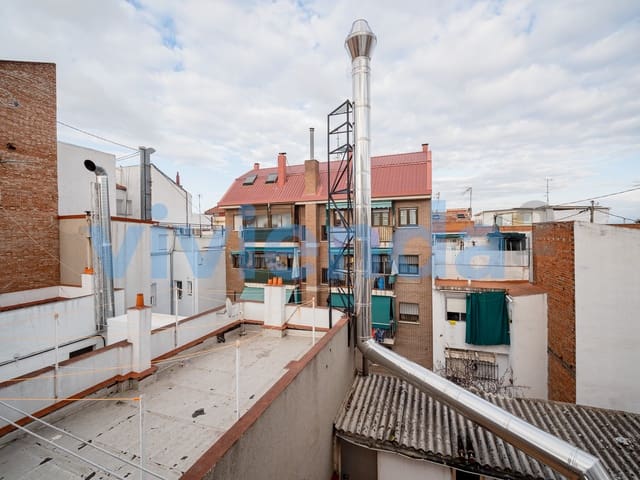 3 bedroom Flat for sale in Almendrales, Madrid city - € 246,700 (Ref: 9673977)