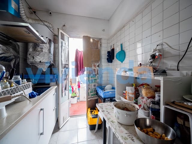 3 bedroom Flat for sale in Almendrales, Madrid city - € 246,700 (Ref: 9673977)