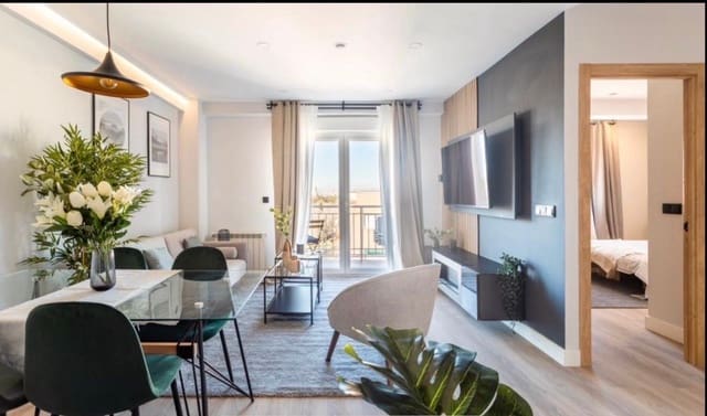 3 bedroom Flat for rent in Pueblo Nuevo, Madrid city - € 1,790 (Ref: 9677031)