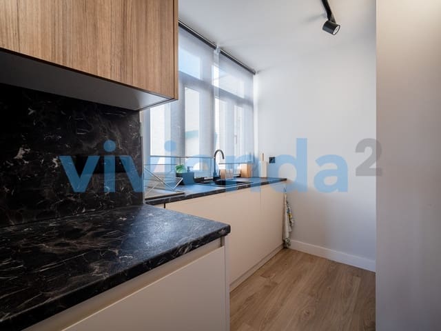 Appartement de 3 chambres à louer à Pueblo Nuevo, Madrid ville - 1 695 € (Ref: 9677031)