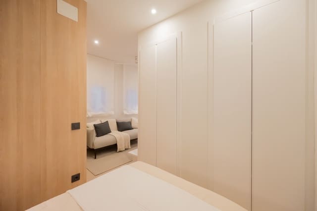 1 soveværelse Lejlighed til leje i Almagro, Madrid by - € 1.270 (Ref: 9682408)