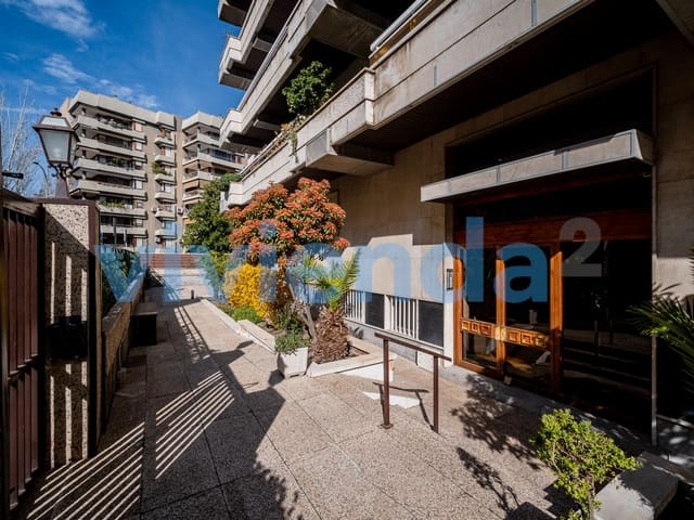 3 soverom Leilighet til leie i Hispanoamérica, Madrid by med svømmebasseng garasje - € 3 900 (Ref: 9698153)