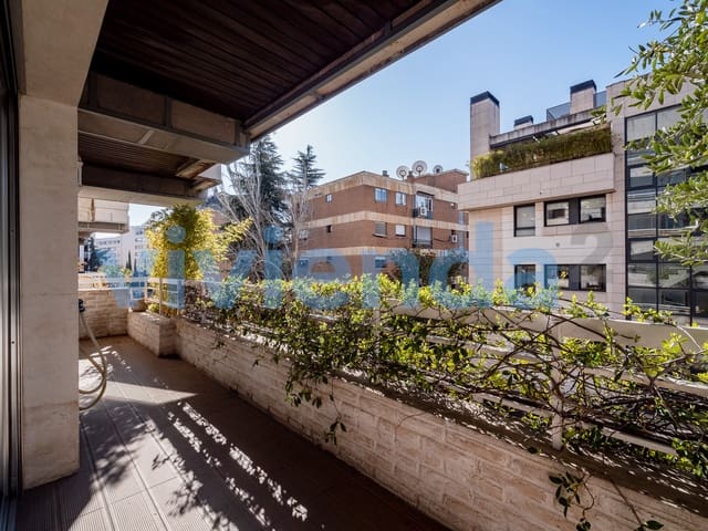 3 soverom Leilighet til leie i Hispanoamérica, Madrid by med svømmebasseng garasje - € 3 900 (Ref: 9698153)