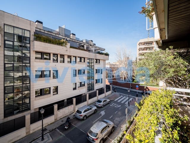 3 soverom Leilighet til leie i Hispanoamérica, Madrid by med svømmebasseng garasje - € 3 900 (Ref: 9698153)
