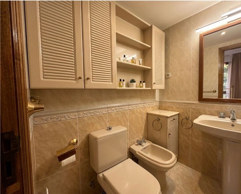 3 bedroom Flat for rent in Madrid city with pool garage - € 2,150 (Ref: 9698154)