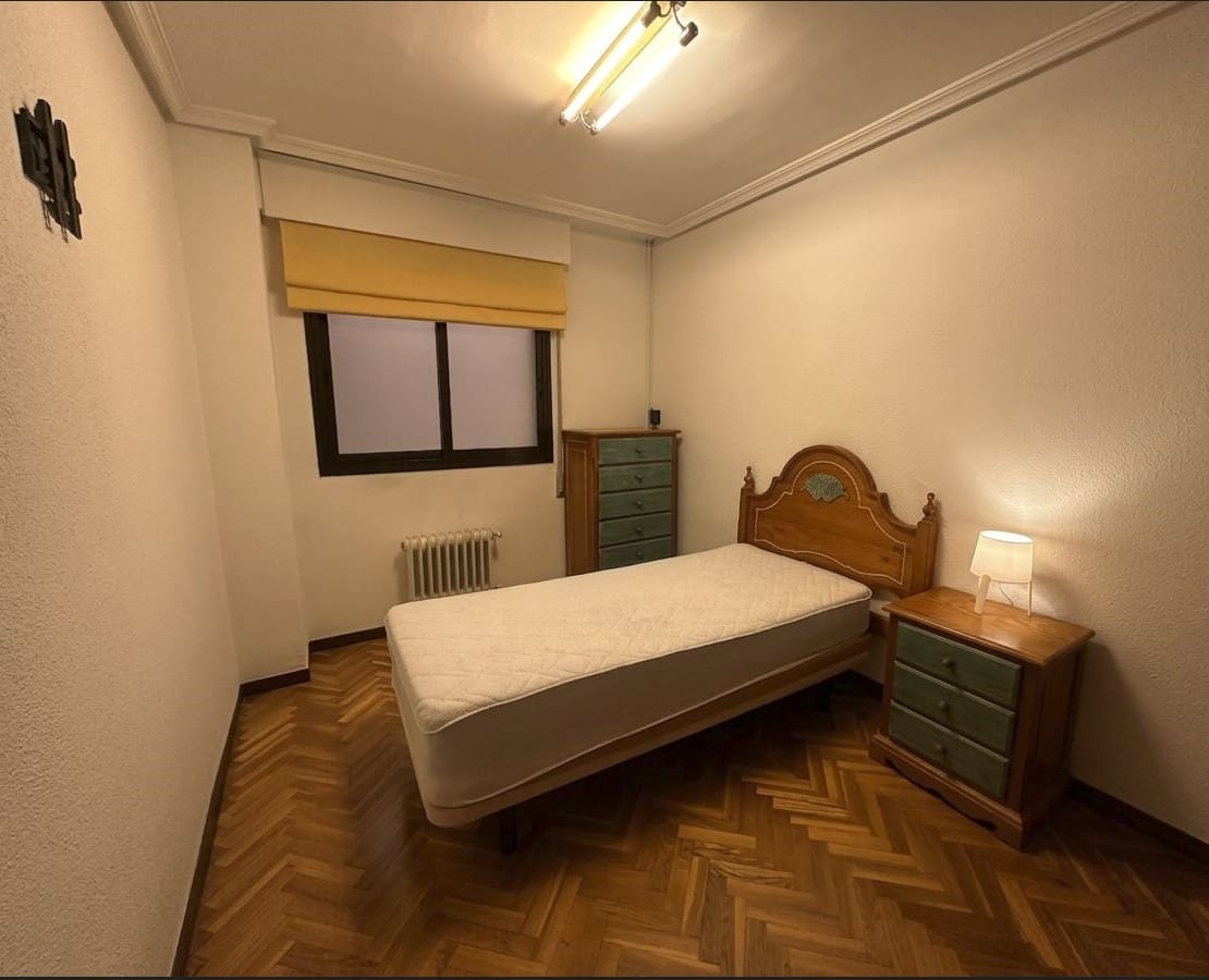 3 bedroom Flat for rent in Madrid city with pool garage - € 2,150 (Ref: 9698154)