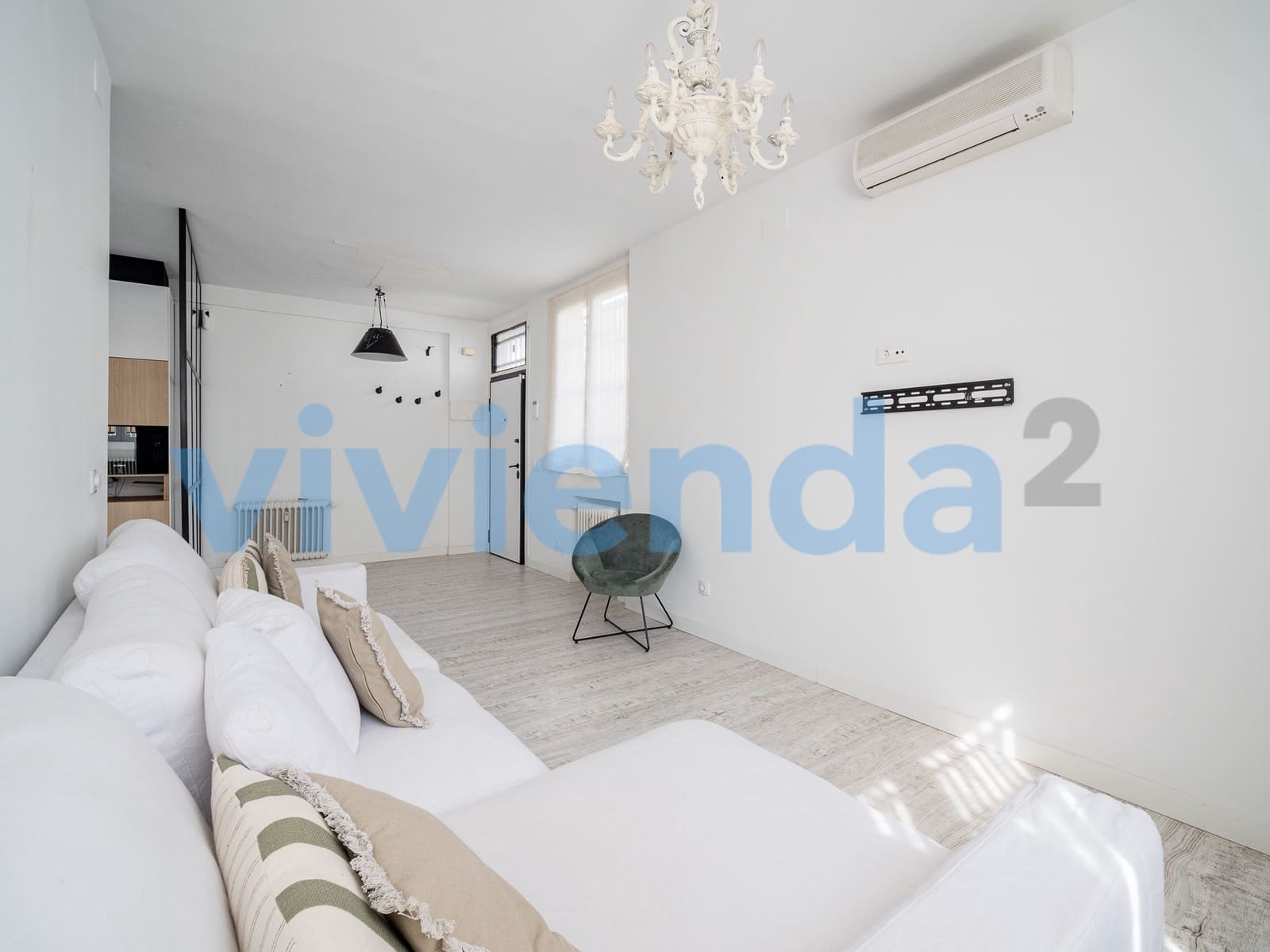 2 soverom Leilighet til leie i Madrid by med svømmebasseng - € 1 950 (Ref: 9714659)