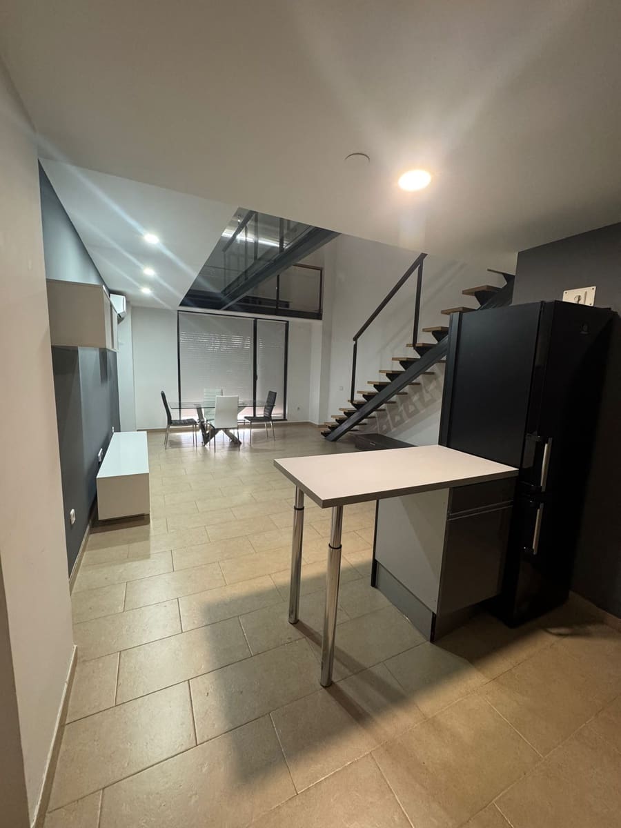 1 sypialnia Loft do wynajęcia w Miasto Madryt z garażem - 1 250 € (Ref: 9721457)