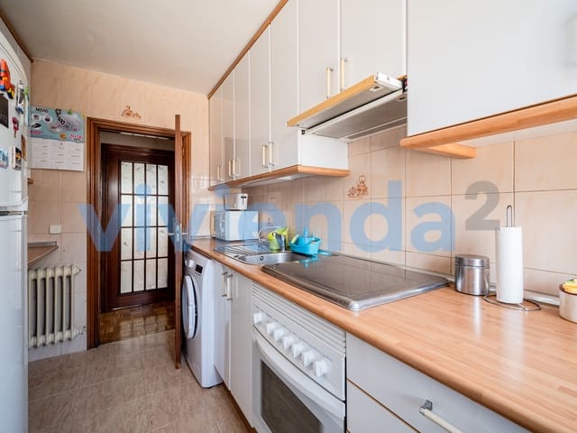 3 bedroom Flat for sale in Pinar del Rey, Madrid city - € 382,000 (Ref: 9726475)