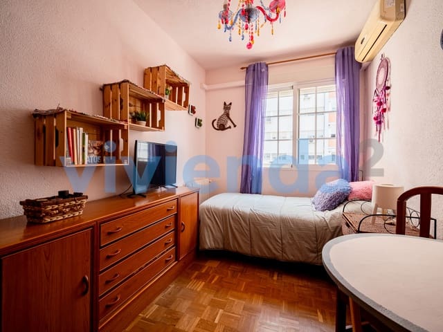 3 bedroom Flat for sale in Pinar del Rey, Madrid city - € 382,000 (Ref: 9726475)