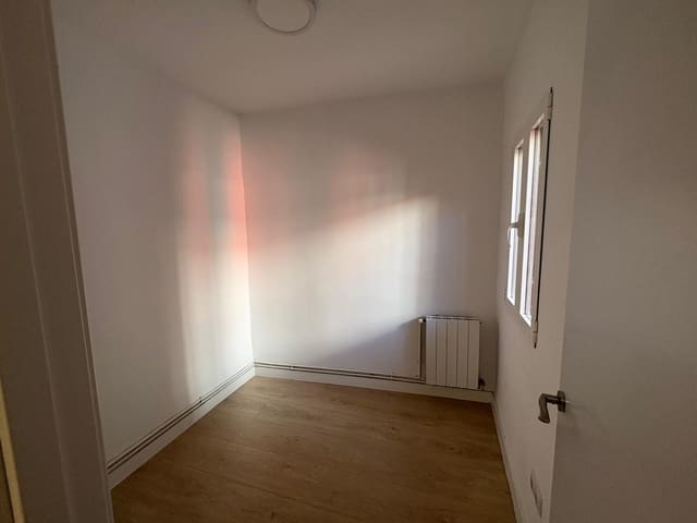 2 slaapkamer Flat te huur in Rios Rosas, Madrid stad - € 1.200 (Ref: 9735334)