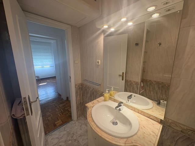 2 bedroom Flat for rent in Nueva España, Madrid city - € 1,500 (Ref: 9738349)