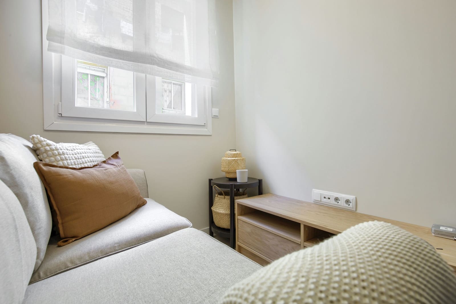 Lejlighed til leje i Madrid by - € 995 (Ref: 9747721)