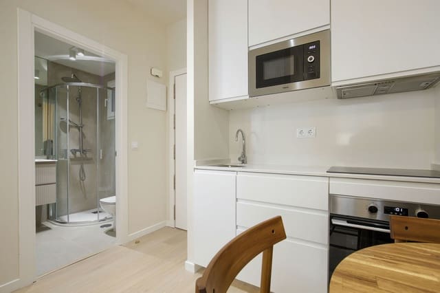 Lejlighed til leje i Embajadores, Madrid by - € 995 (Ref: 9747721)