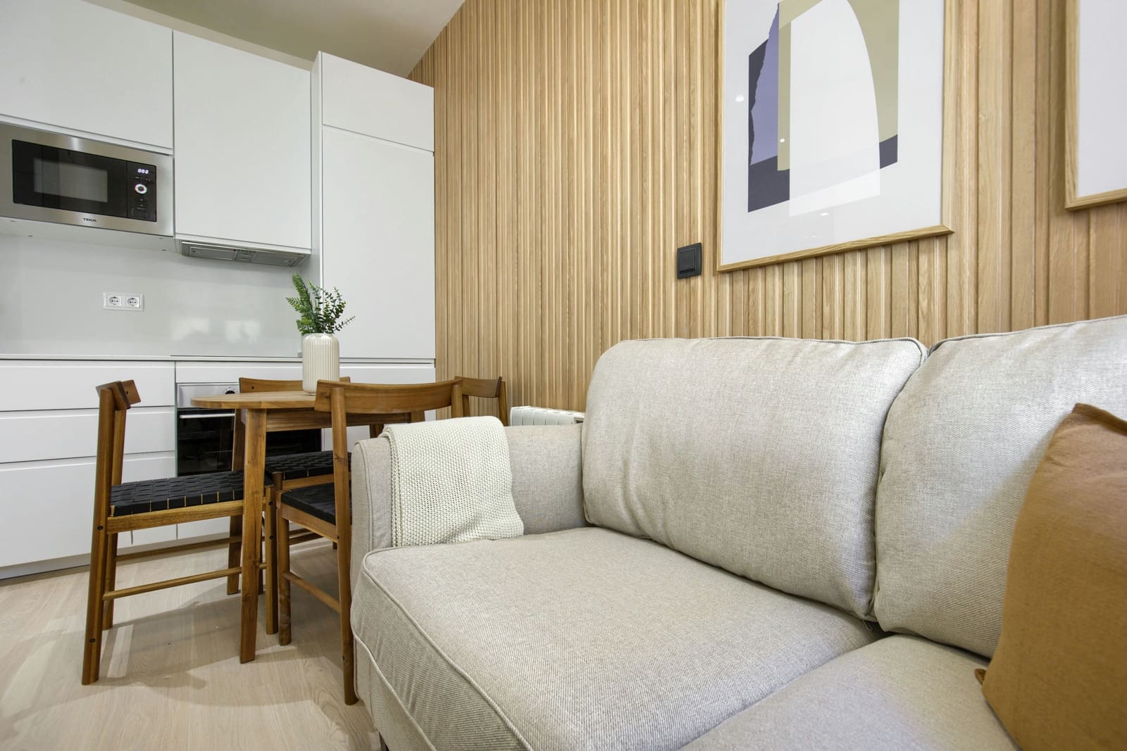 Lejlighed til leje i Madrid by - € 995 (Ref: 9747721)