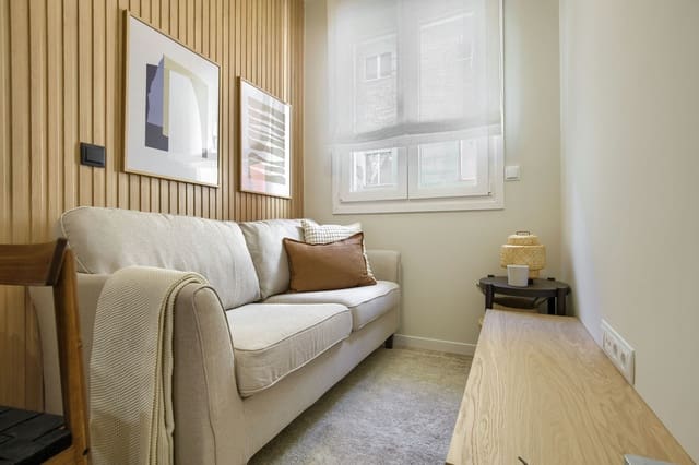 Lejlighed til leje i Embajadores, Madrid by - € 995 (Ref: 9747721)