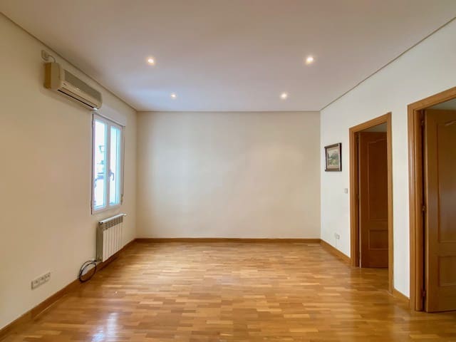 2 bedroom Flat for rent in Madrid city - € 1,950 (Ref: 9751717)