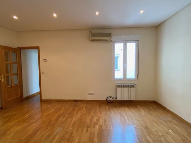 2 bedroom Flat for rent in Madrid city - € 1,950 (Ref: 9751717)