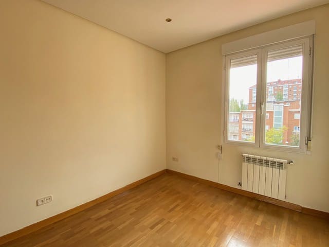Appartement de 2 chambres à louer à Hispanoamérica, Madrid ville - 1 950 € (Ref: 9751717)