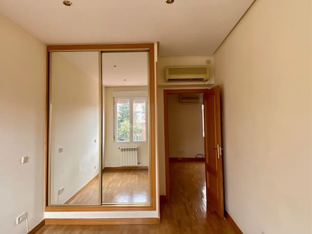 Appartement de 2 chambres à louer à Hispanoamérica, Madrid ville - 1 950 € (Ref: 9751717)