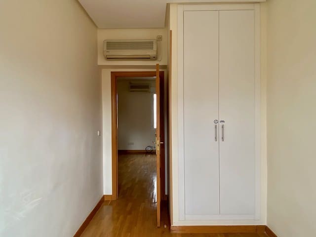 Appartement de 2 chambres à louer à Hispanoamérica, Madrid ville - 1 950 € (Ref: 9751717)